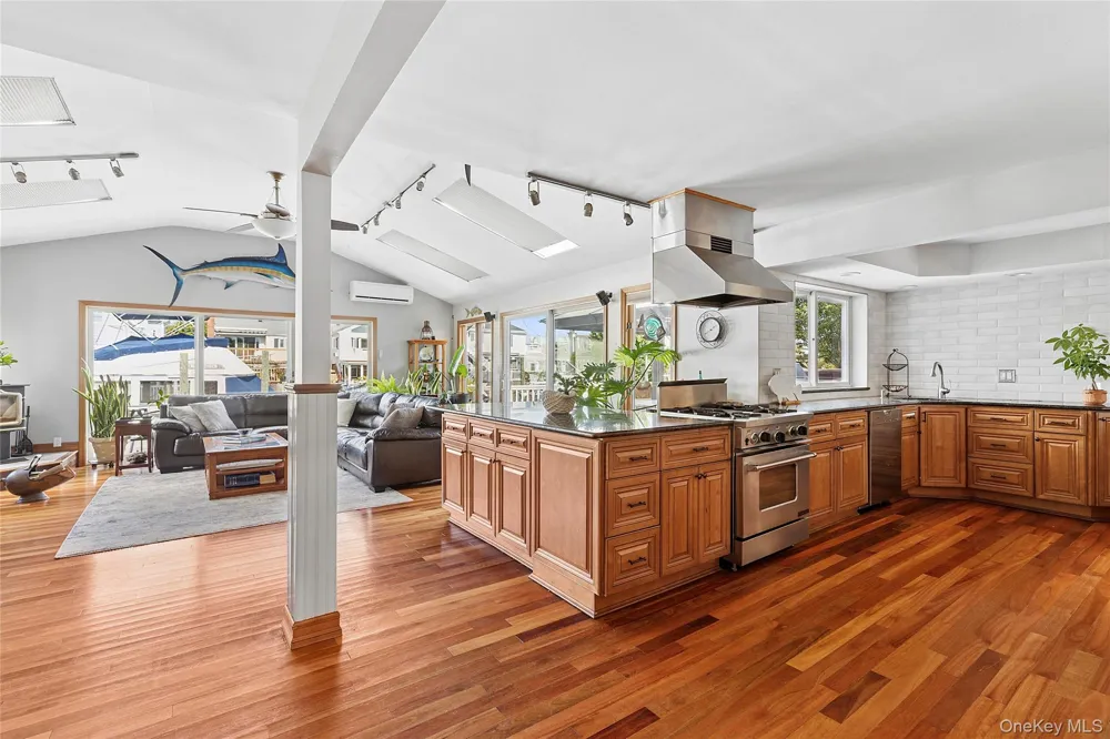 39 Jackson Place Massapequa, NY 11758