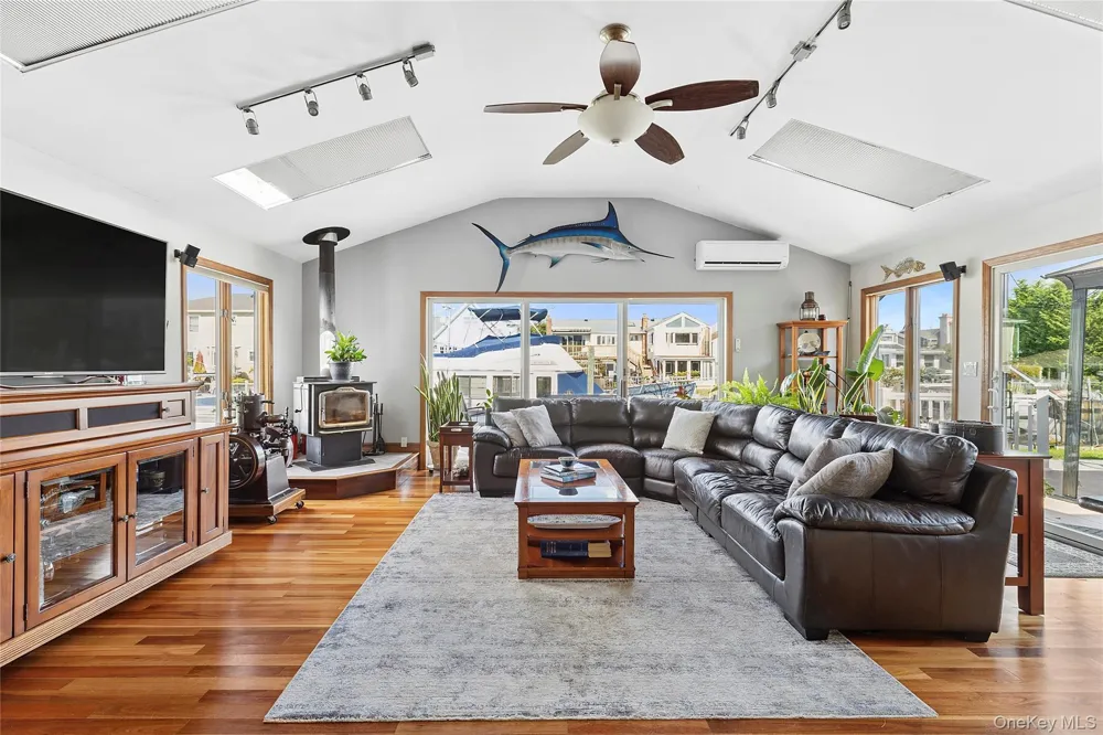 39 Jackson Place Massapequa, NY 11758