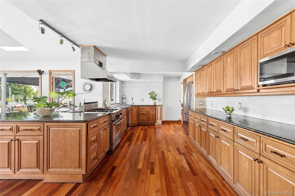 39 Jackson Place Massapequa, NY 11758