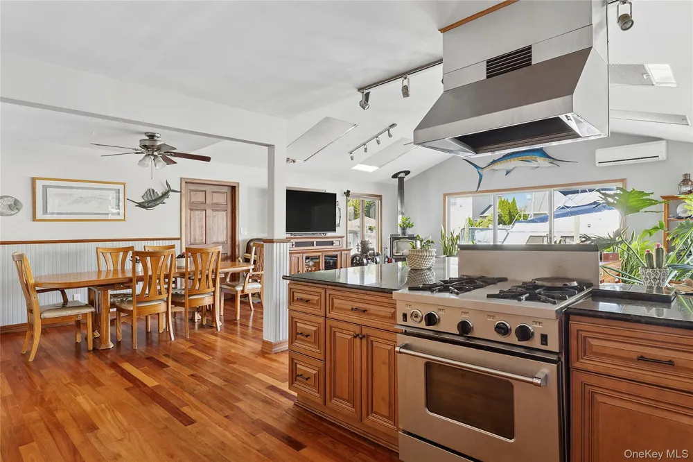 39 Jackson Place Massapequa, NY 11758
