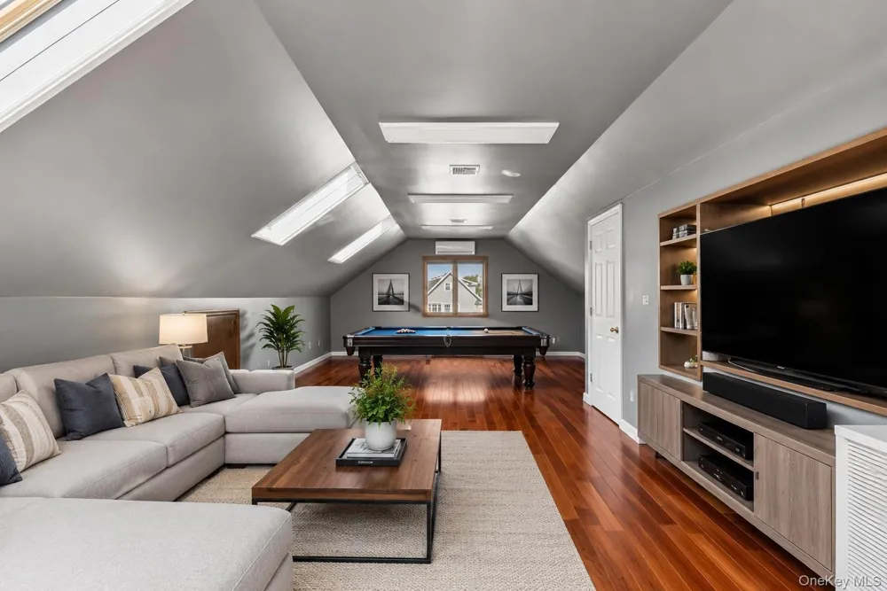 39 Jackson Place Massapequa, NY 11758