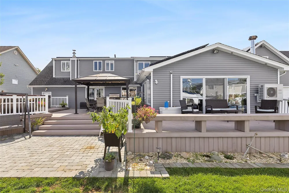 39 Jackson Place Massapequa, NY 11758