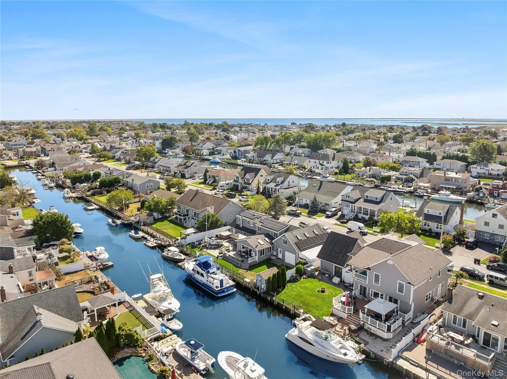 39 Jackson Place Massapequa, NY 11758