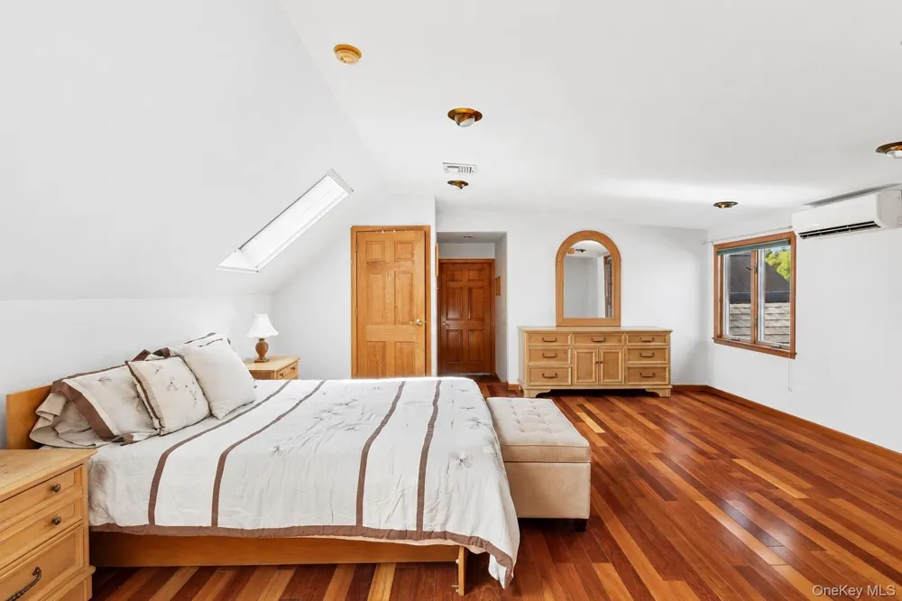 39 Jackson Place Massapequa, NY 11758