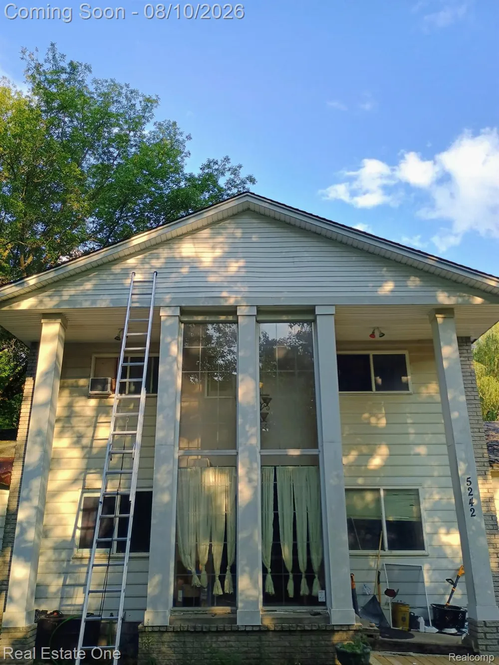 5242 White Lake Road Clarkston City, MI 48346