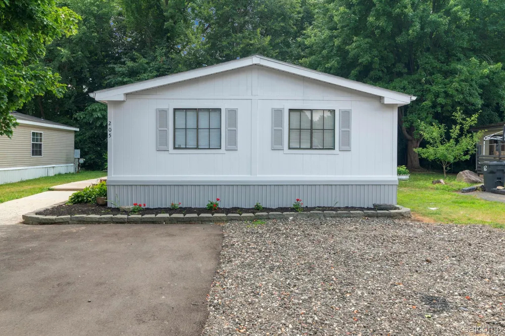 351 North Squirrel Rd #205 Auburn Hills City, MI 48326