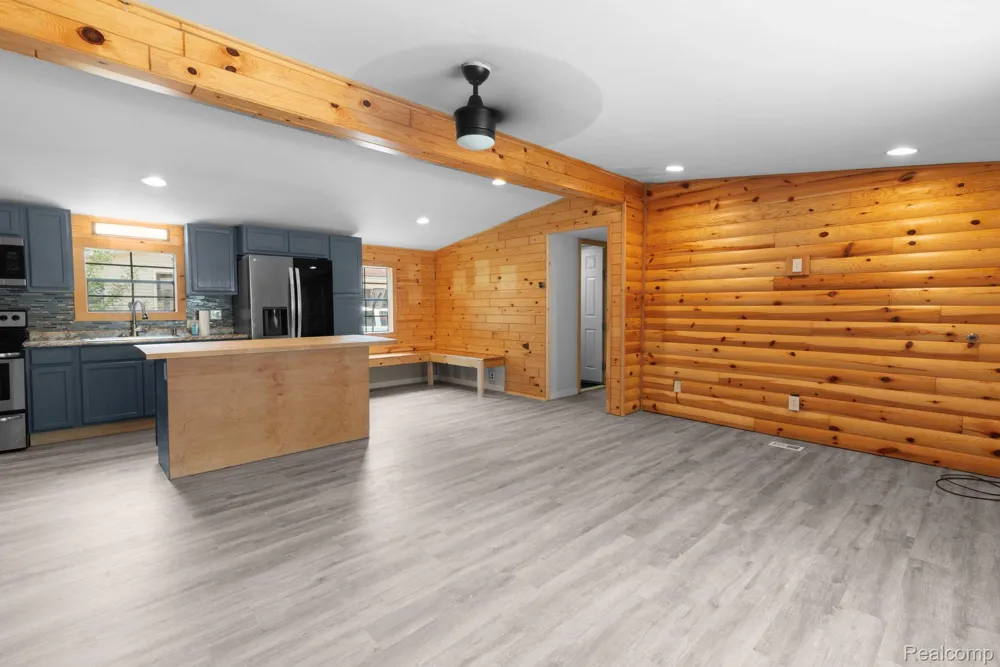 351 North Squirrel Rd #205 Auburn Hills City, MI 48326