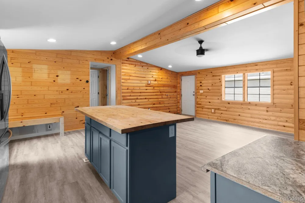 351 North Squirrel Rd #205 Auburn Hills City, MI 48326
