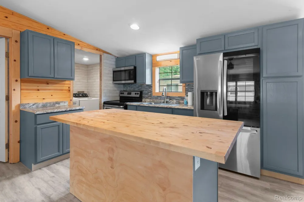 351 North Squirrel Rd #205 Auburn Hills City, MI 48326
