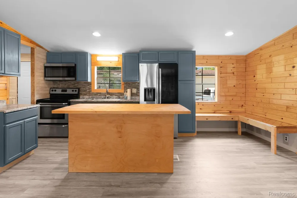 351 North Squirrel Rd #205 Auburn Hills City, MI 48326
