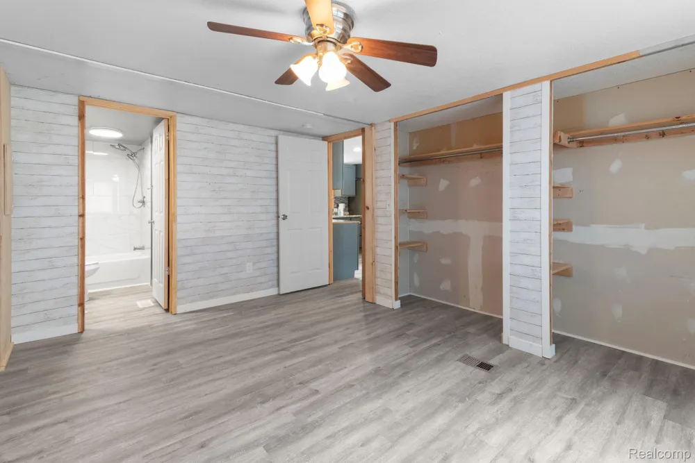 351 North Squirrel Rd #205 Auburn Hills City, MI 48326