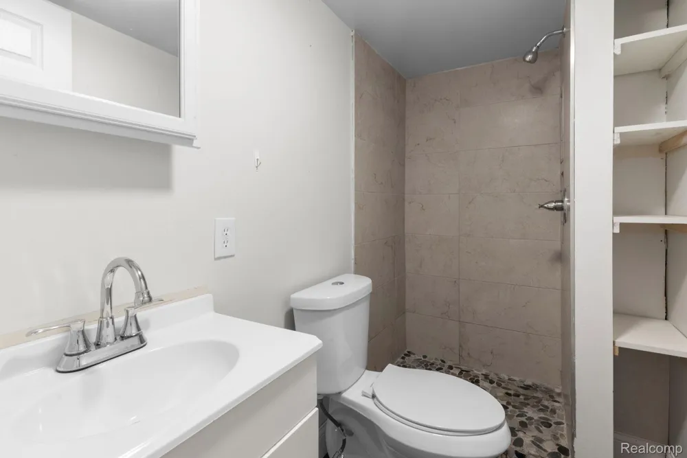 351 North Squirrel Rd #205 Auburn Hills City, MI 48326