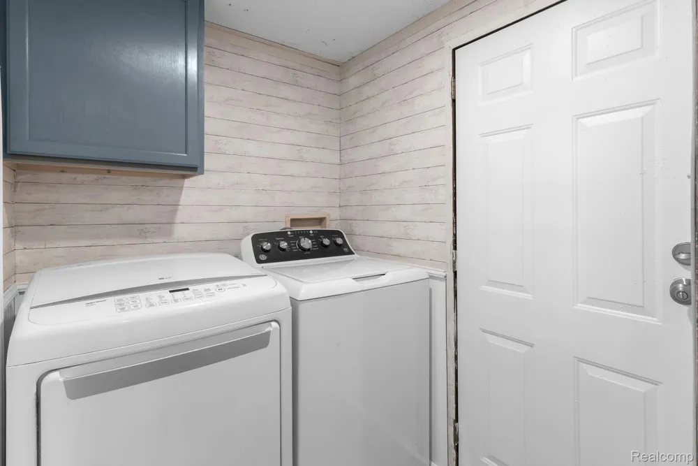 351 North Squirrel Rd #205 Auburn Hills City, MI 48326