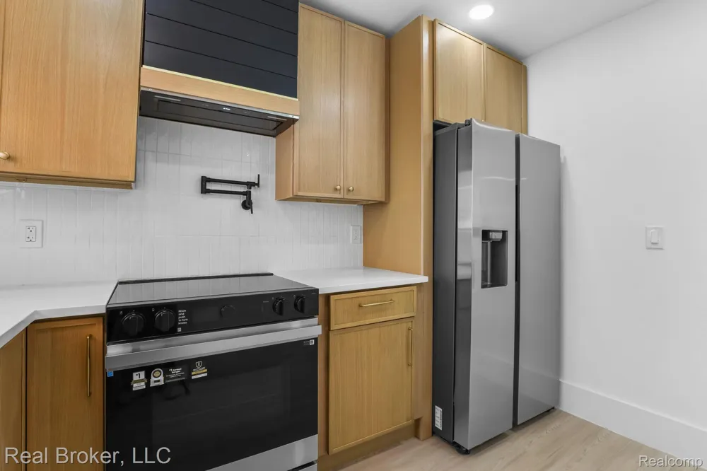 187 Leroy Street Ferndale City, MI 48220