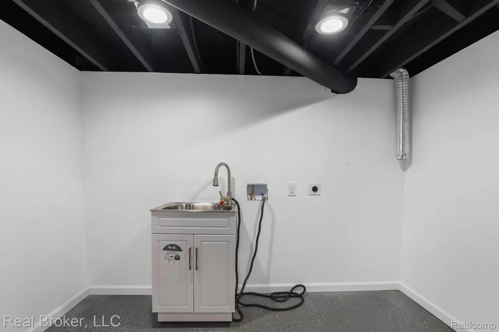 187 Leroy Street Ferndale City, MI 48220