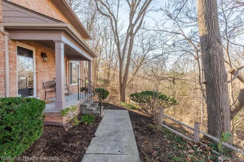 1039 Old Woodward Avenue #7