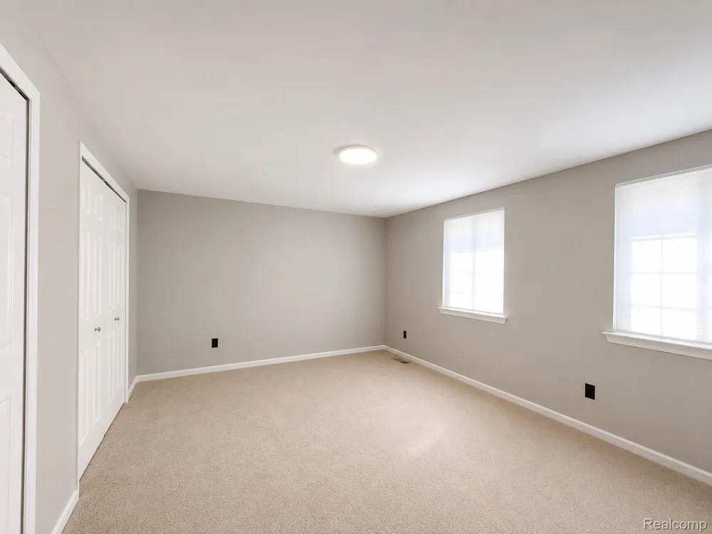 2754 Denise Drive Troy City, MI 48085
