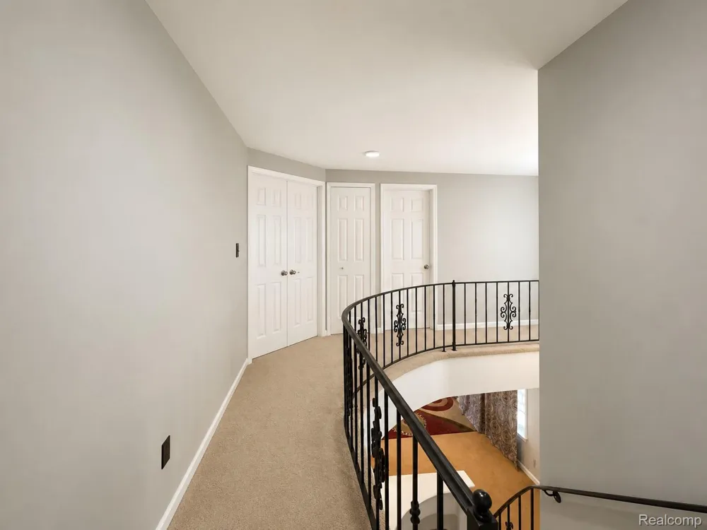 2754 Denise Drive Troy City, MI 48085