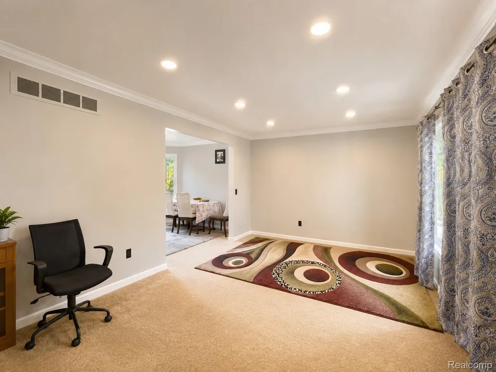2754 Denise Drive Troy City, MI 48085