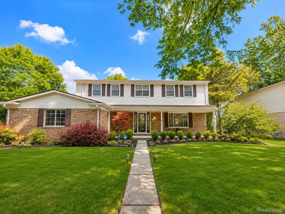 2754 Denise Drive Troy City, MI 48085