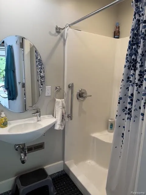 3595 Davison Lake Road Brandon Charter Township, MI 48462