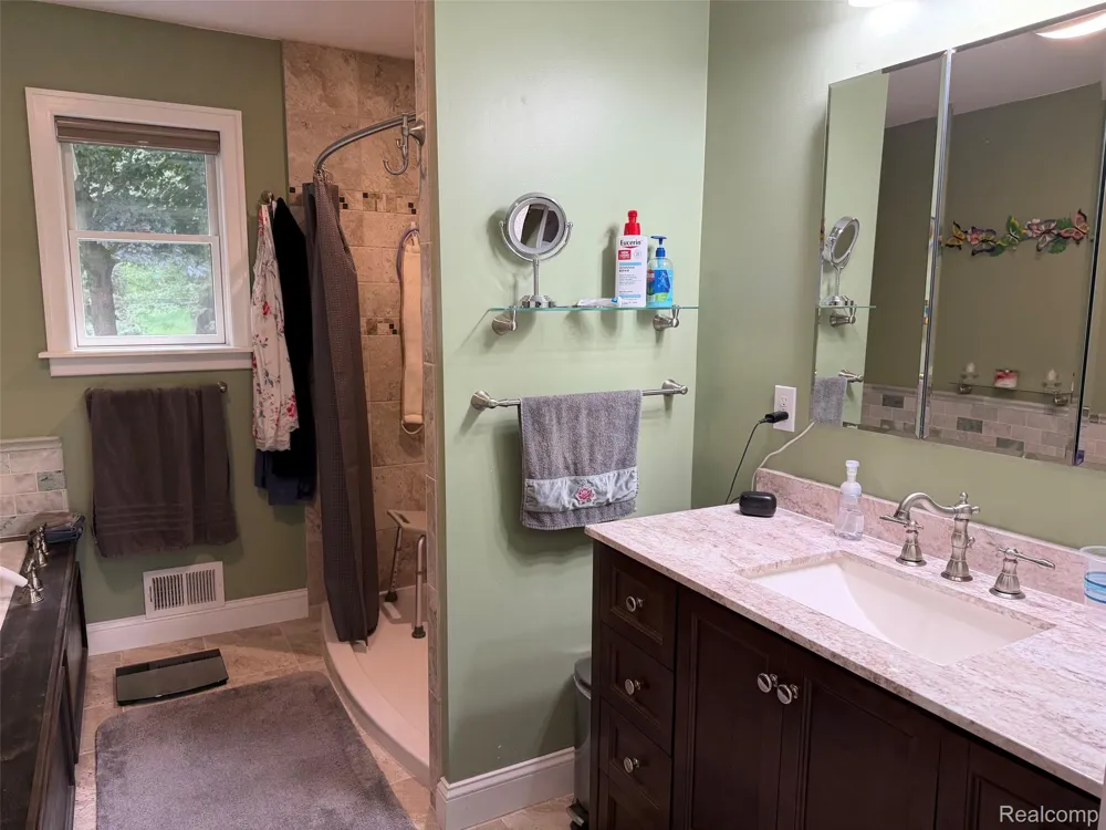 3595 Davison Lake Road Brandon Charter Township, MI 48462