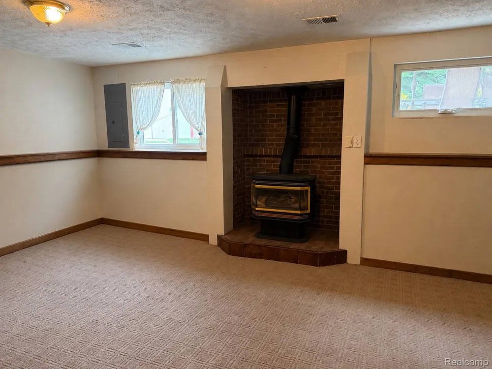 3595 Davison Lake Road Brandon Charter Township, MI 48462