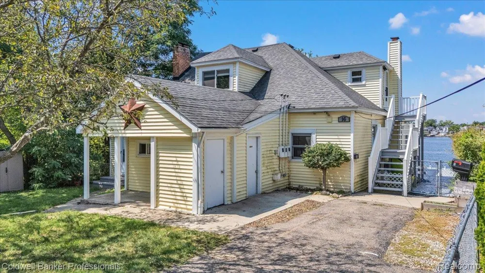 16 S North Shore Drive Lake Orion Village, MI 48362