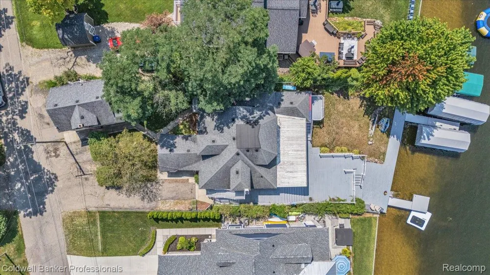 16 S North Shore Drive Lake Orion Village, MI 48362