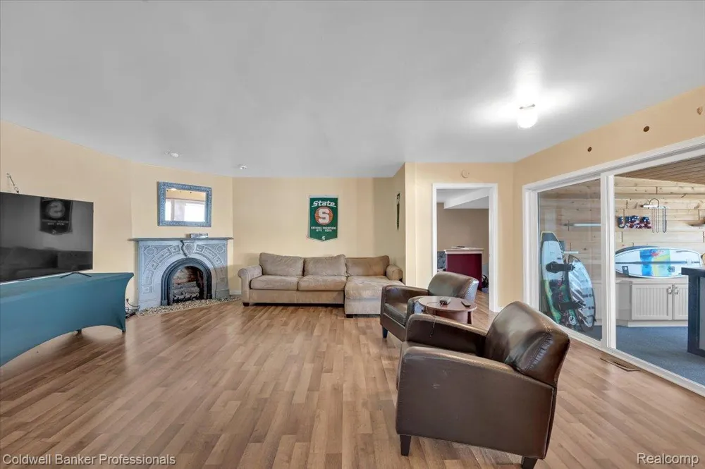 16 S North Shore Drive Lake Orion Village, MI 48362