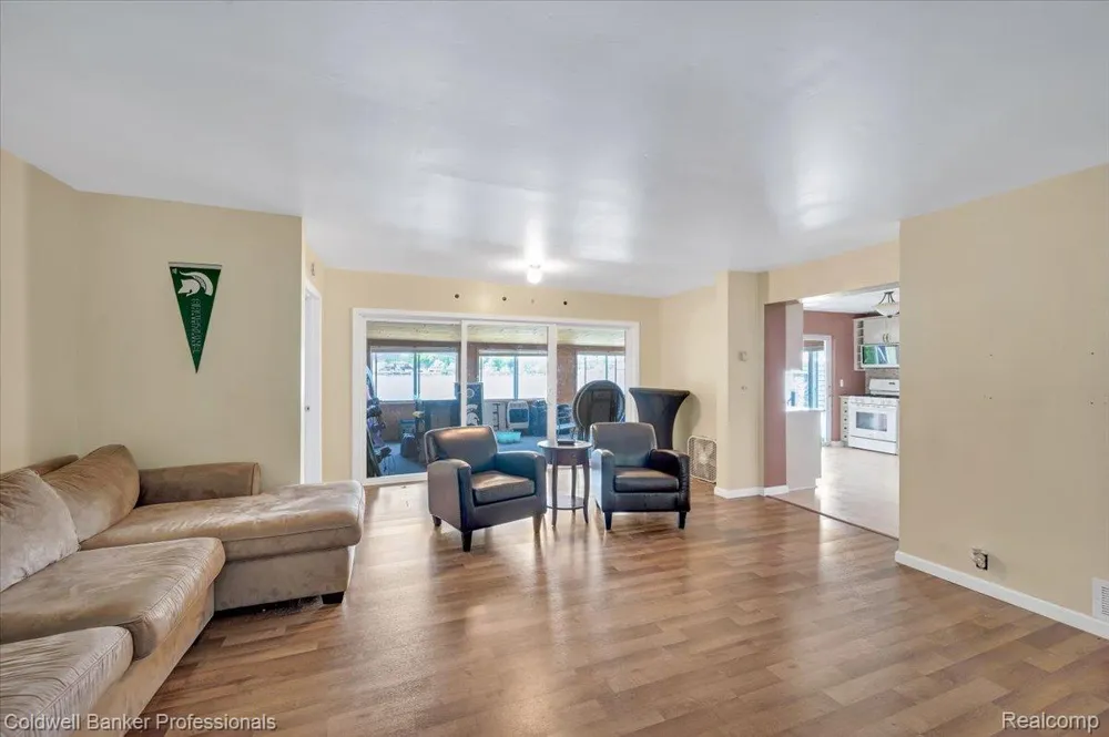16 S North Shore Drive Lake Orion Village, MI 48362