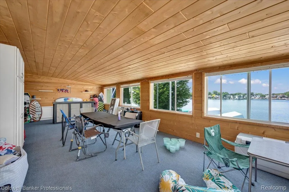 16 S North Shore Drive Lake Orion Village, MI 48362