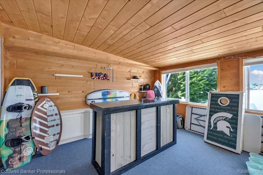 16 S North Shore Drive Lake Orion Village, MI 48362
