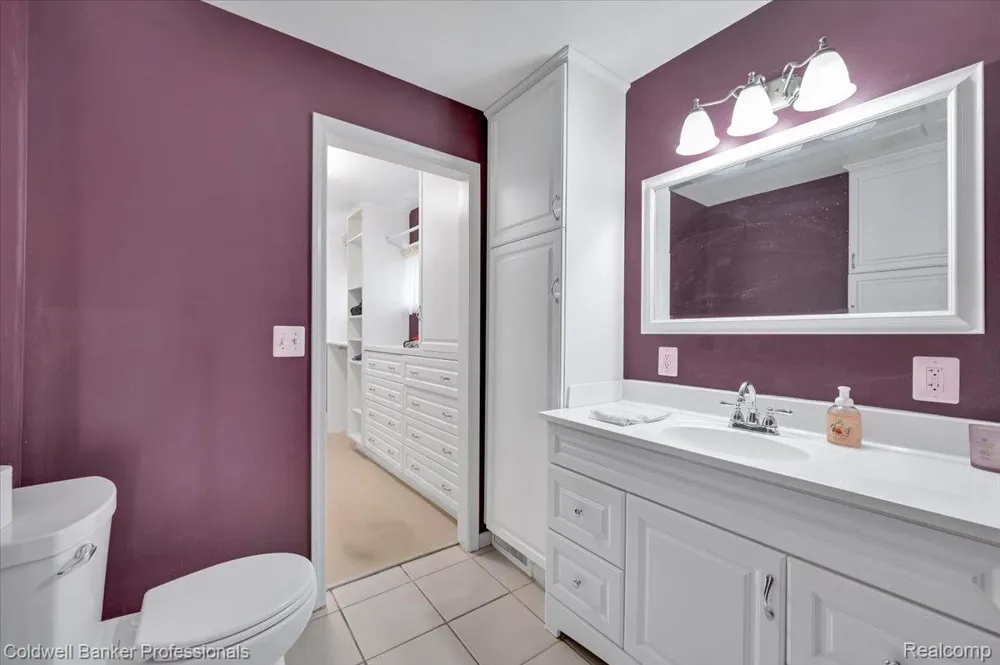 16 S North Shore Drive Lake Orion Village, MI 48362