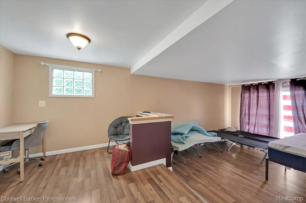 16 S North Shore Drive Lake Orion Village, MI 48362