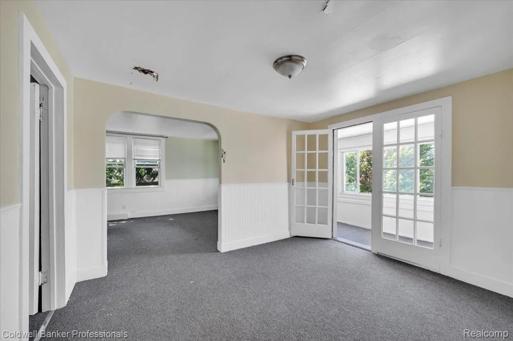 16 S North Shore Drive Lake Orion Village, MI 48362