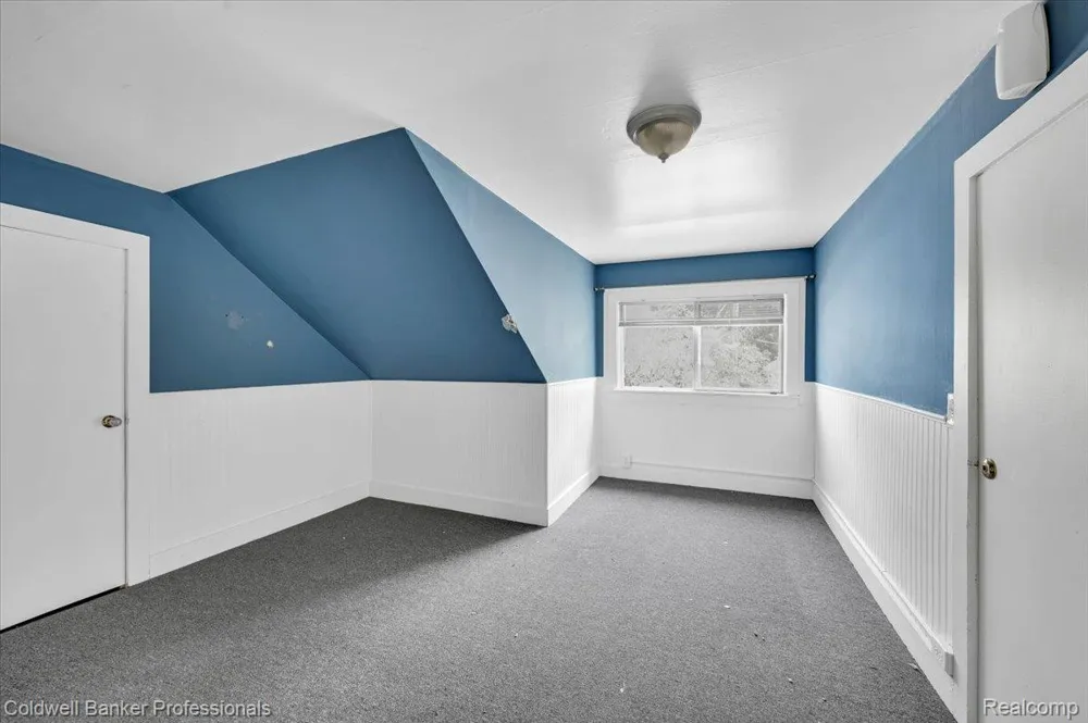 16 S North Shore Drive Lake Orion Village, MI 48362