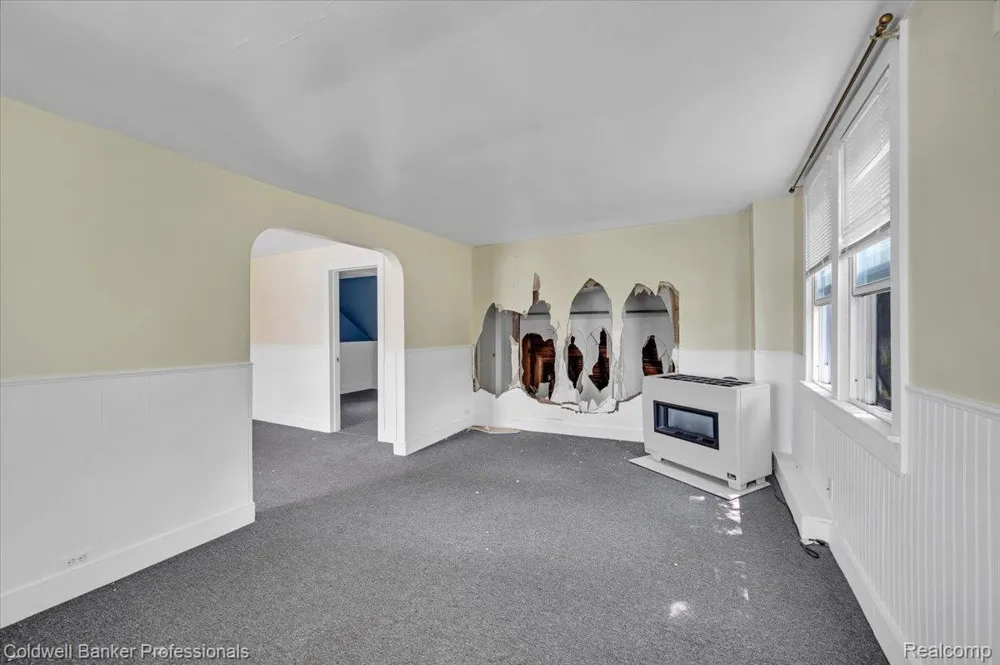 16 S North Shore Drive Lake Orion Village, MI 48362