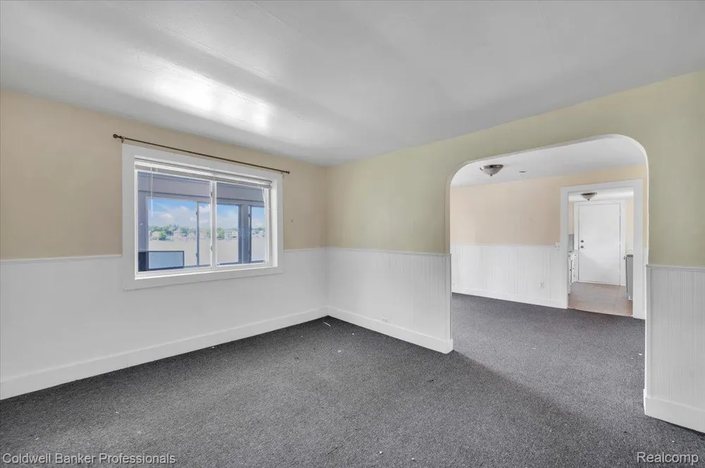 16 S North Shore Drive Lake Orion Village, MI 48362