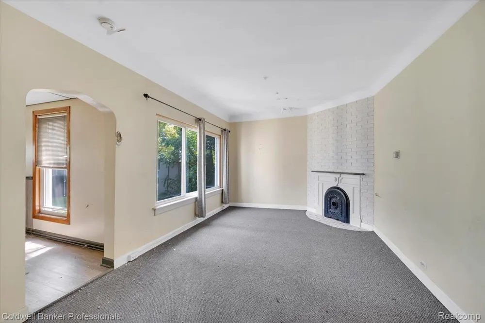 16 S North Shore Drive Lake Orion Village, MI 48362