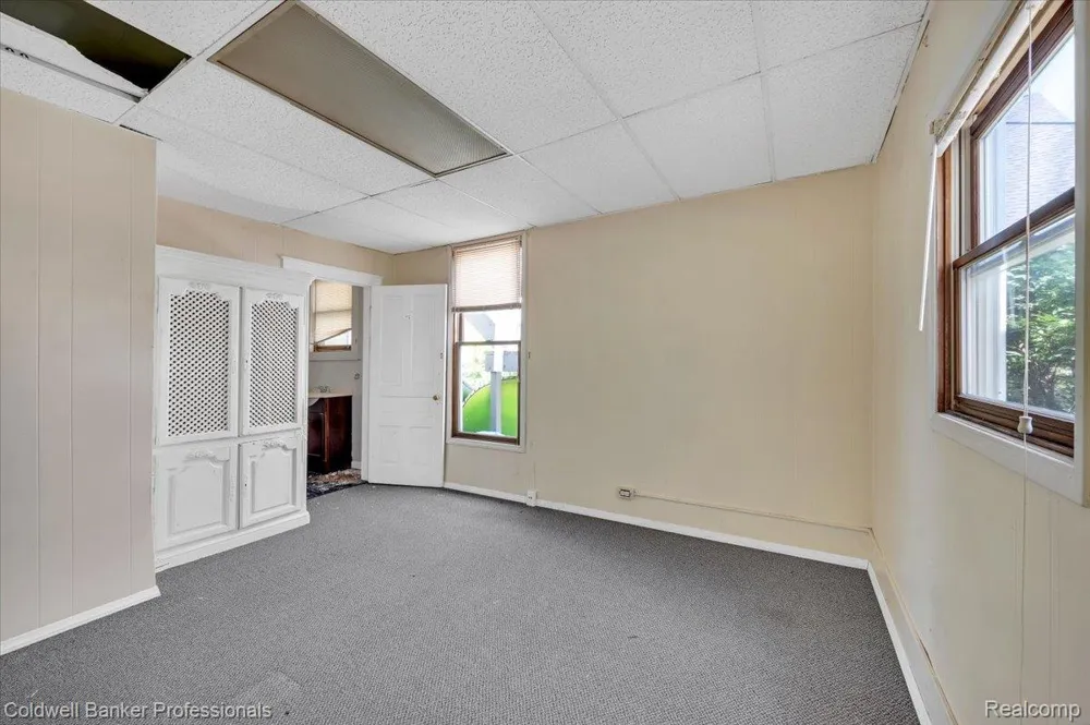 16 S North Shore Drive Lake Orion Village, MI 48362