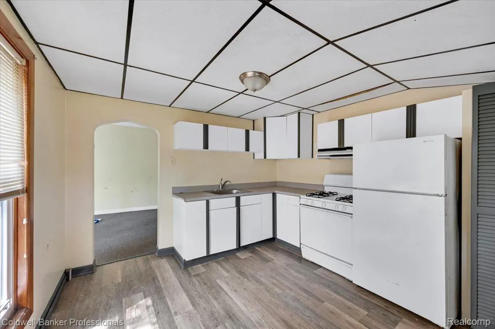 16 S North Shore Drive Lake Orion Village, MI 48362