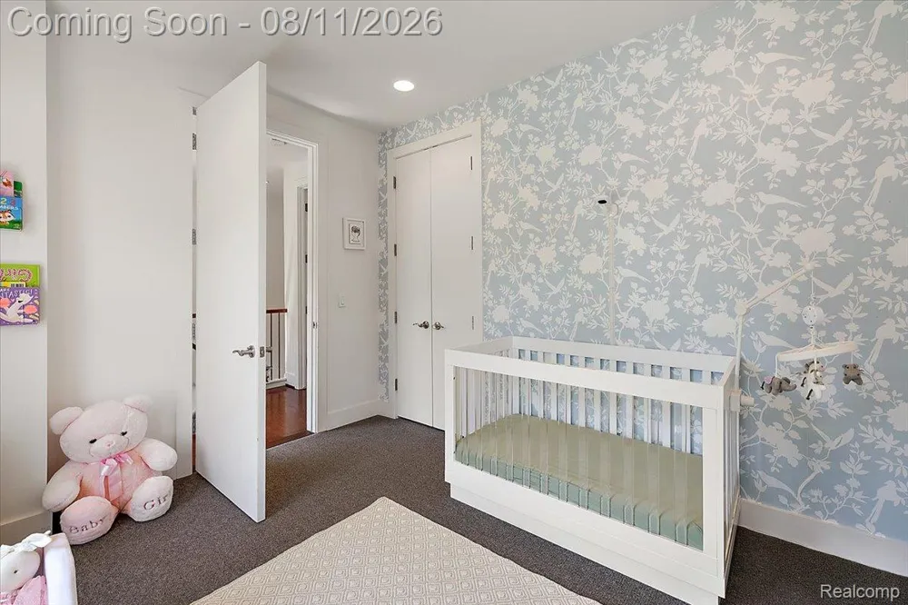 559 Bennaville Avenue Birmingham City, MI 48009
