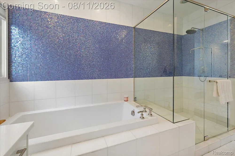 559 Bennaville Avenue Birmingham City, MI 48009