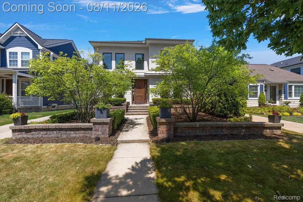 559 Bennaville Avenue Birmingham City, MI 48009