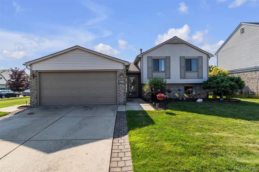 22672 Woodcreek Drive Brownstown Charter Township, MI 48134