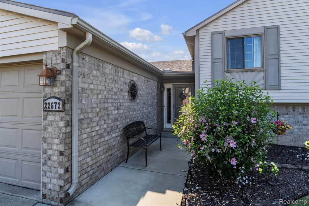 22672 Woodcreek Drive Brownstown Charter Township, MI 48134