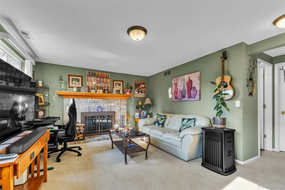 22672 Woodcreek Drive Brownstown Charter Township, MI 48134
