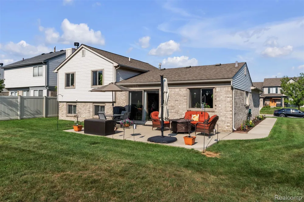 22672 Woodcreek Drive Brownstown Charter Township, MI 48134