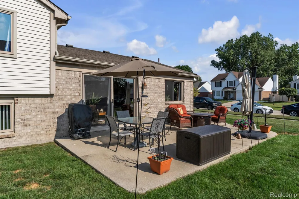 22672 Woodcreek Drive Brownstown Charter Township, MI 48134